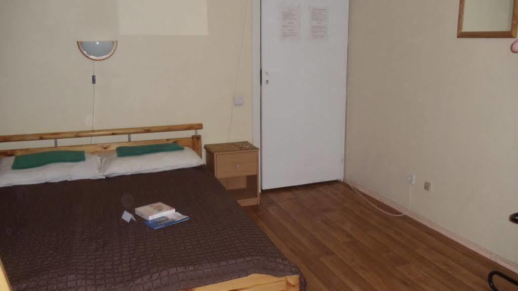 Dome Pearl Hostel Riga Bagian luar foto